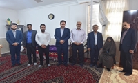 مدیران شرکت برق حرارتی با خانواده شهید علی اکبر کاشانی از همکاران نیروگاه برق ری دیدار کردند